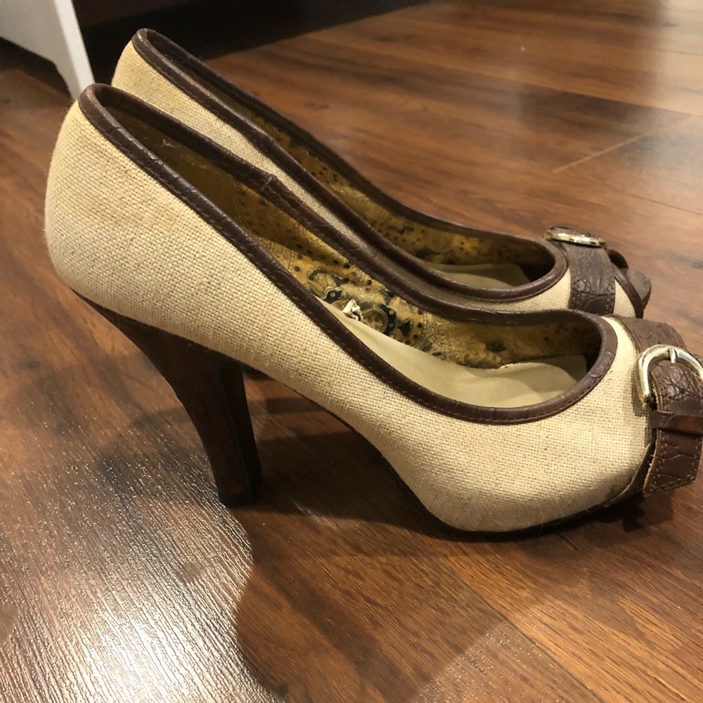 Heels - Picture 2 of 3